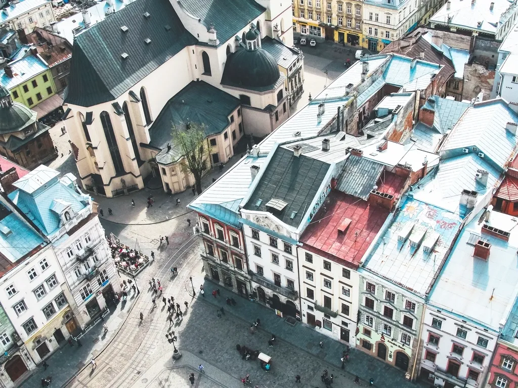 Панорама історичного центру Львова з дахами старого міста
