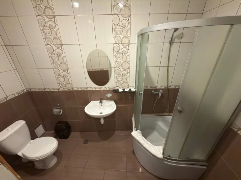 Rodzinny pokój trzyosobowy — zdjęcie 14 — Готель Цісар
