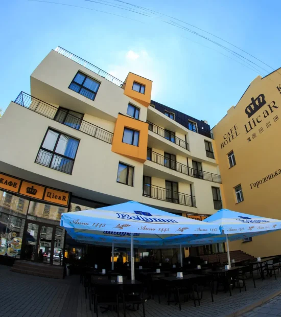 Hotel Cisar facade